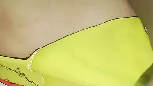 Ich habe die dicke muschi meiner ehefrau gestreichelt. Teil 1