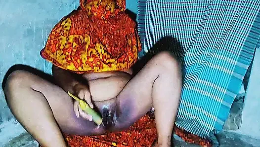 Attractive sister-in-law bathing video