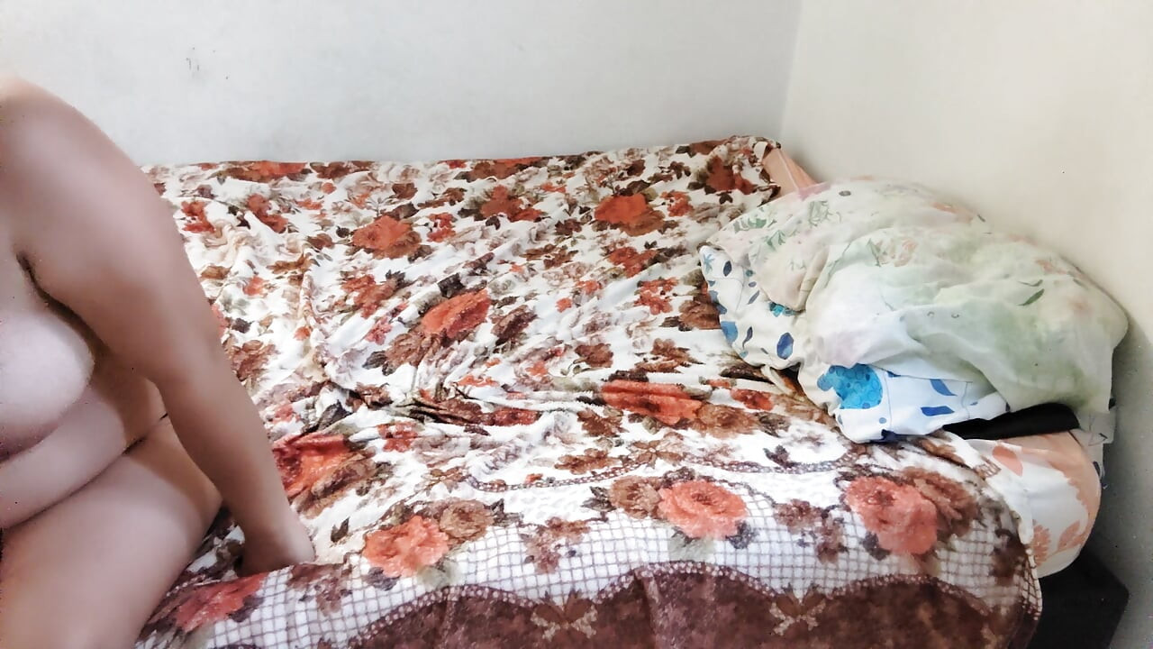 Pantat bahenol istri indiaku yang semok ini enak banget buat dientot setiap hari