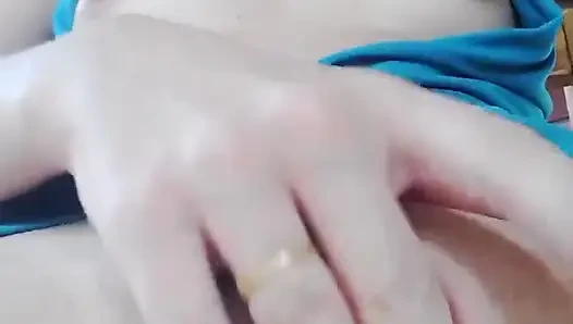 Играю, сквиртую на балконе