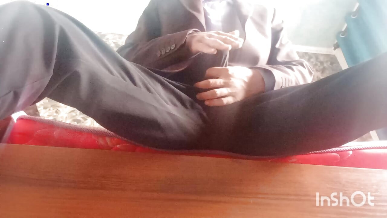 Suara mani muncrat meringis keras banget. Muncrat di celana. Slow Motion. Orgasme yang menghancurkan