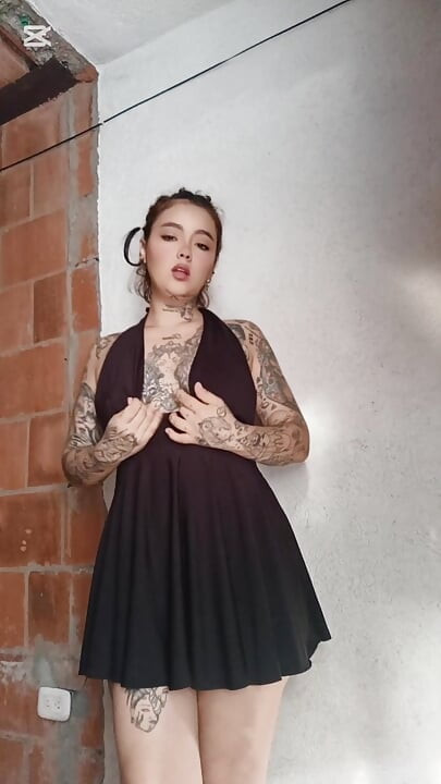 Zgodna latina sa ogromnim dupetom