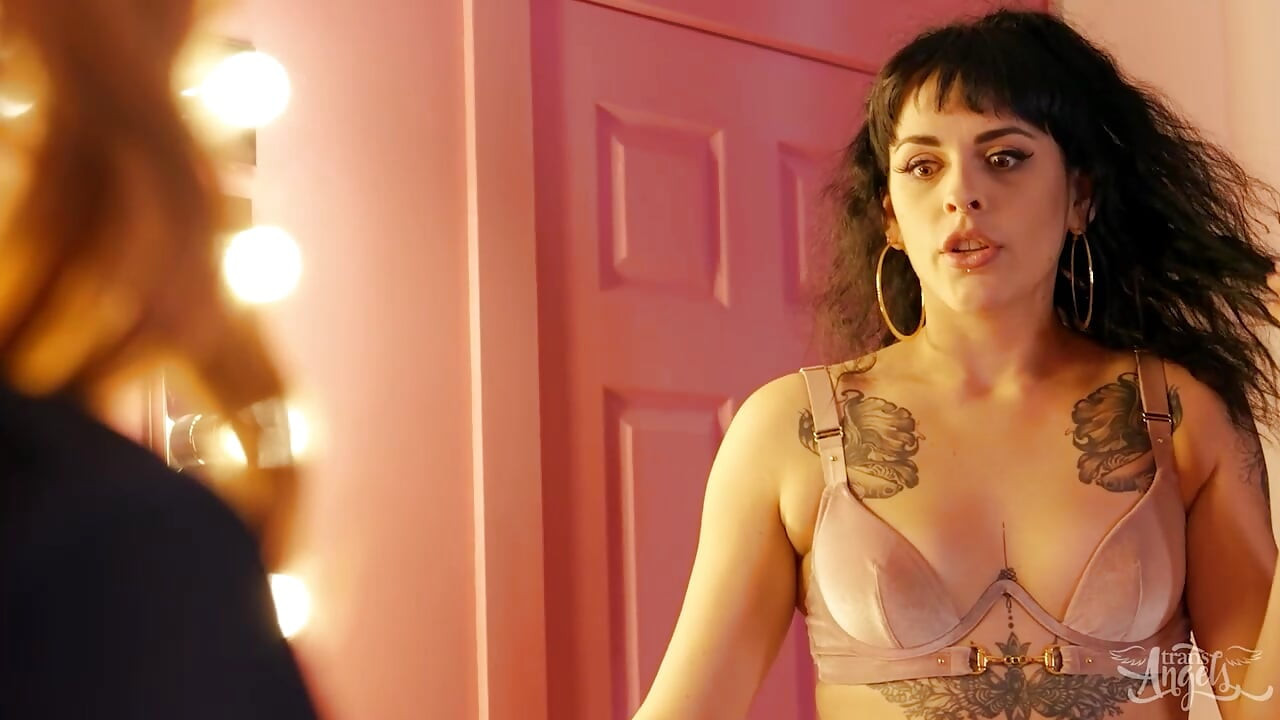 TRANS ANĐELI - Dečko Maeve Rose je iznevjerio, ali Evie Envy joj daje lice za kojim žudi