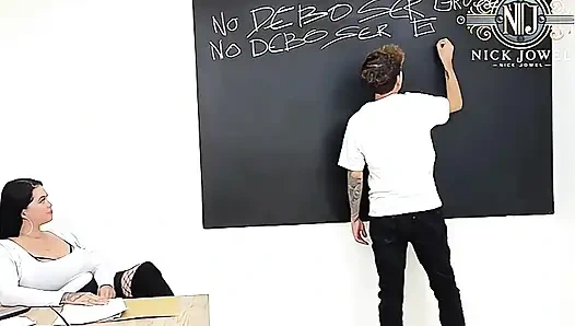 Asi Öğrenci Beni Baştan Çıkarmaya Çalıştı ve Ona Seks Dersi Verdim