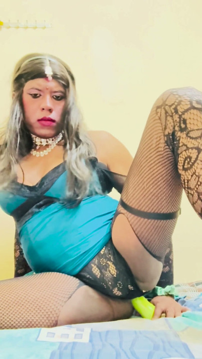 Дезі Tgirl Verronika69 дезі пляшка гурд, вставляє дупу, мінет їзда х | Кліп 1