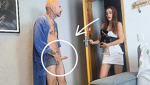 Извращённая Бабушка Получила Курьерку С Эрекцией!