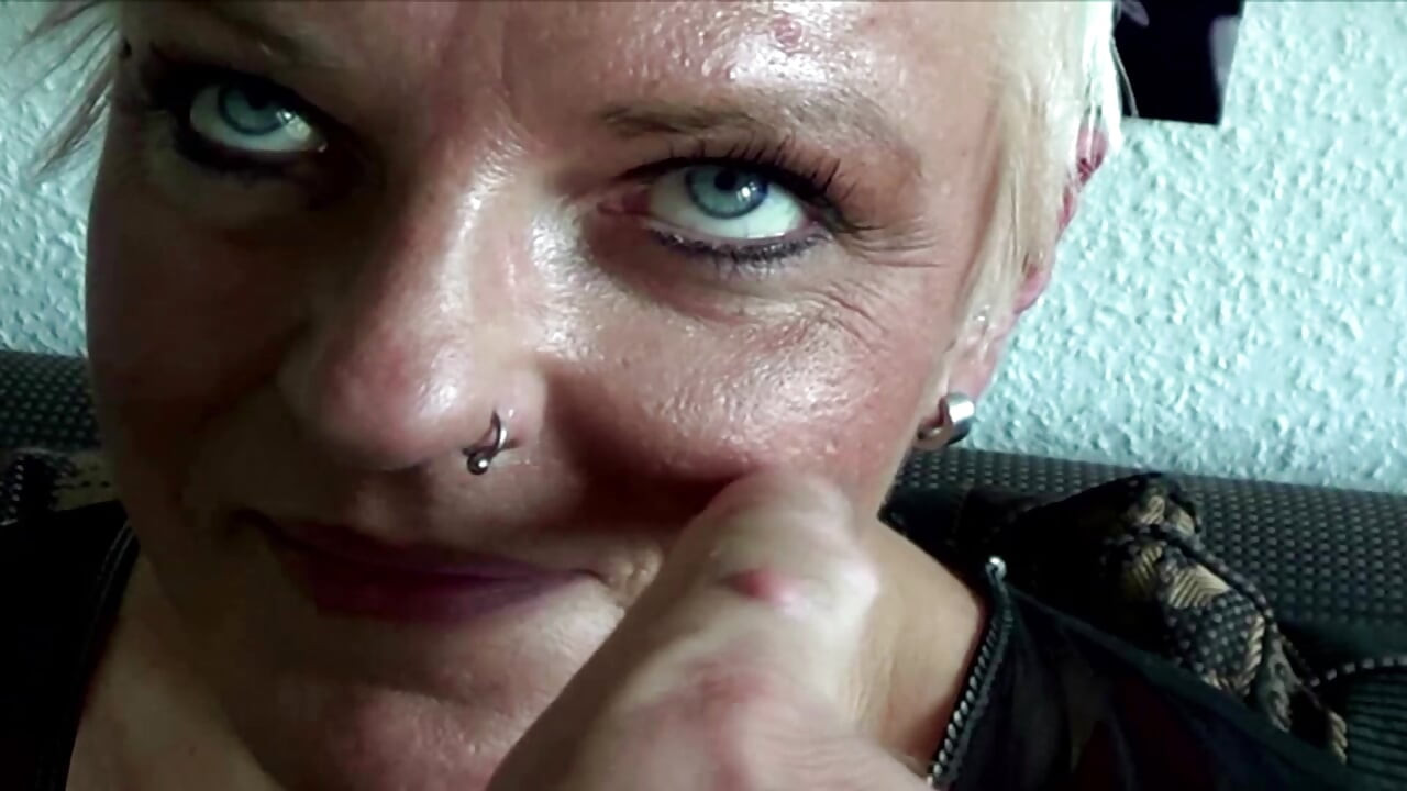 Mature Lady From France Showing Her Cock Sucking Skills