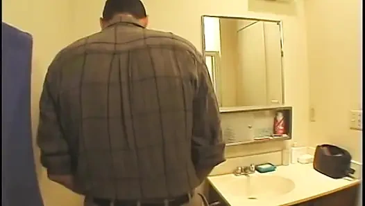 Langbeinige brünette mit geilen titten in ihre haarige muschi gefickt nach dem blowjob auf dem Sofa