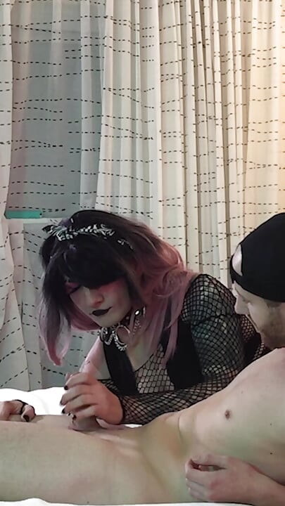 Goth Sissy Jade Madison deepthroating dick - compilație 4