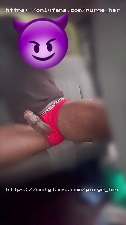 Cewek Ini Nyepong Kontolku Demi Kenikmatannya