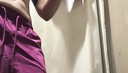 Bir kuaförden sonra perakende terapisi olarak bikinileri deniyorum, kesime gittiğimde saçlarımı kesinlikle mahvetti!