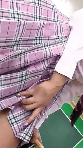 Momento cautivador de "rubia japonesa con curvas seduce compañero de clase a la primera preñada japonesa sin censura"
