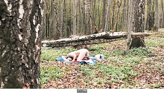 Meggy Forest нимфа, стеклянный дилдо в вагине и плюшевый мишка