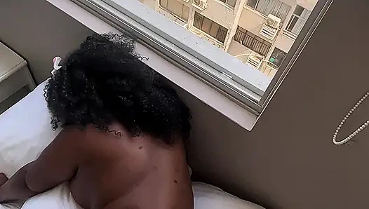 Моя хорошенькая жена изменяет мне с моим соседом