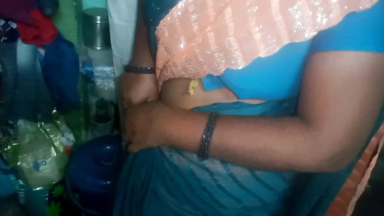 Suri rumah India berpantat besar seksi berkongkek