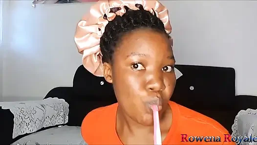 Zahnbürste in meiner muschi und meinem arsch spielen und ihn lecken (vollständiges video)