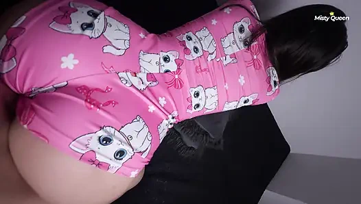 Ich hatte einen riesigen Ständer, als ich mit meiner Stiefschwester gekuschelt habe, und dann ist alles außer Kontrolle geraten