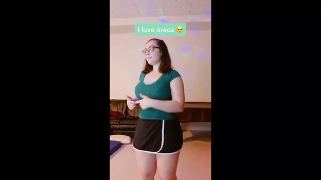 CUTE, THICK NERDY PAWG