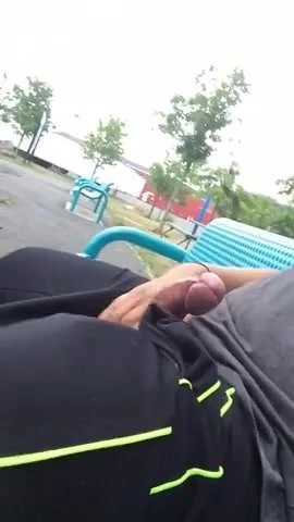 He jerks off in public