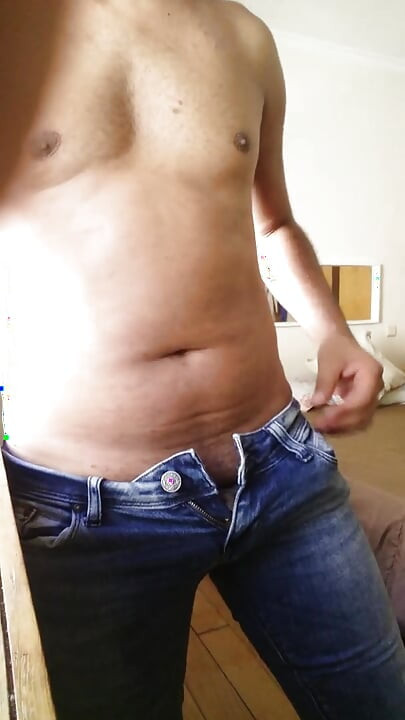 I went to the street with tight pants and it was very horny