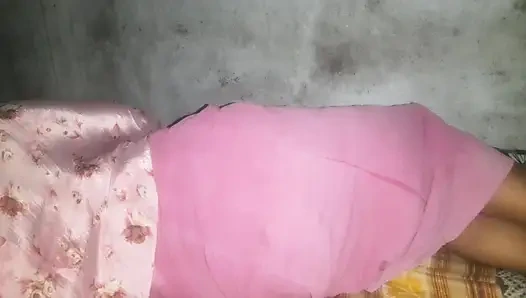 Padosan bhabi ke ghar me ghus kar achanak se hard chudai ki