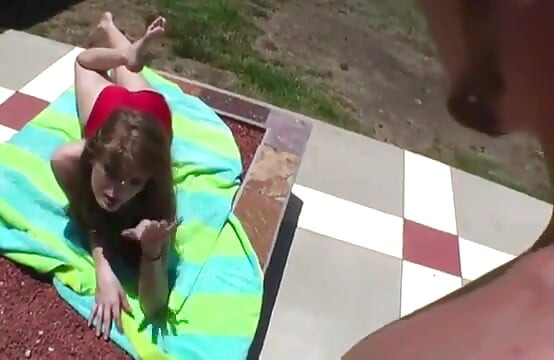 Puta burra tem sua buceta rosa fodida