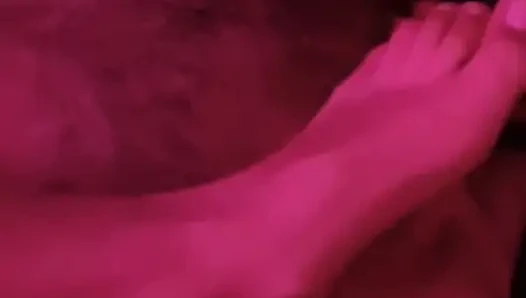 Kırmızı ışık 25 yaşındaki orta yaşlı seksi kadın amcığını dölle kaplıyor sürpriz fışkırtma
