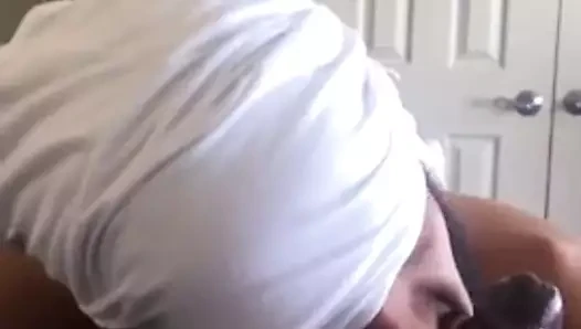 Saudi porn video – Arab slut sucking huge black Saudi dick.