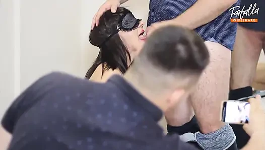 Istri bahenol lagi asik nyepong kontol tamu. Suami merekam. Cuckold. Mfm
