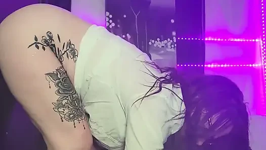 Gloryhole jade lutscht damon