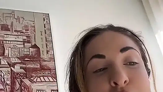 Kamu pasti nggak percaya kalau aku punya banyak mainan seks favoritku