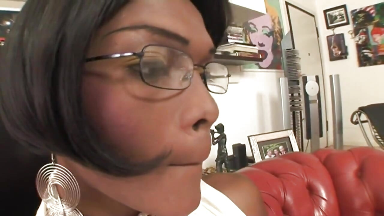Black shemale slams the ass of a white man