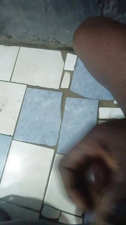 Avô a gozar na casa de banho