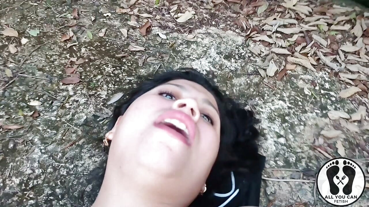 Sexo en el bosque al aire libre chica tetona desnuda, sexo duro y parte facial. 6