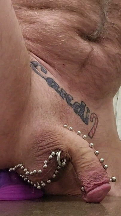 Dildo nuevo, piercings nuevos | Clip 2