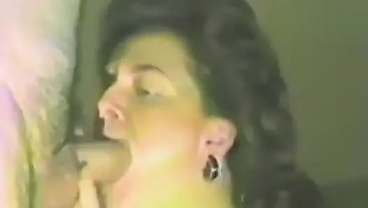 Pasangan amatir merekam diri mereka lagi ngentot