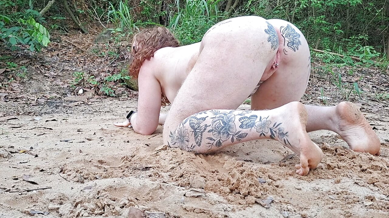 MULHER CASADA VAI PRO MATO COM HOMEM SOLTEIRO E DEIXA ELE FUDER SUA BUNDA