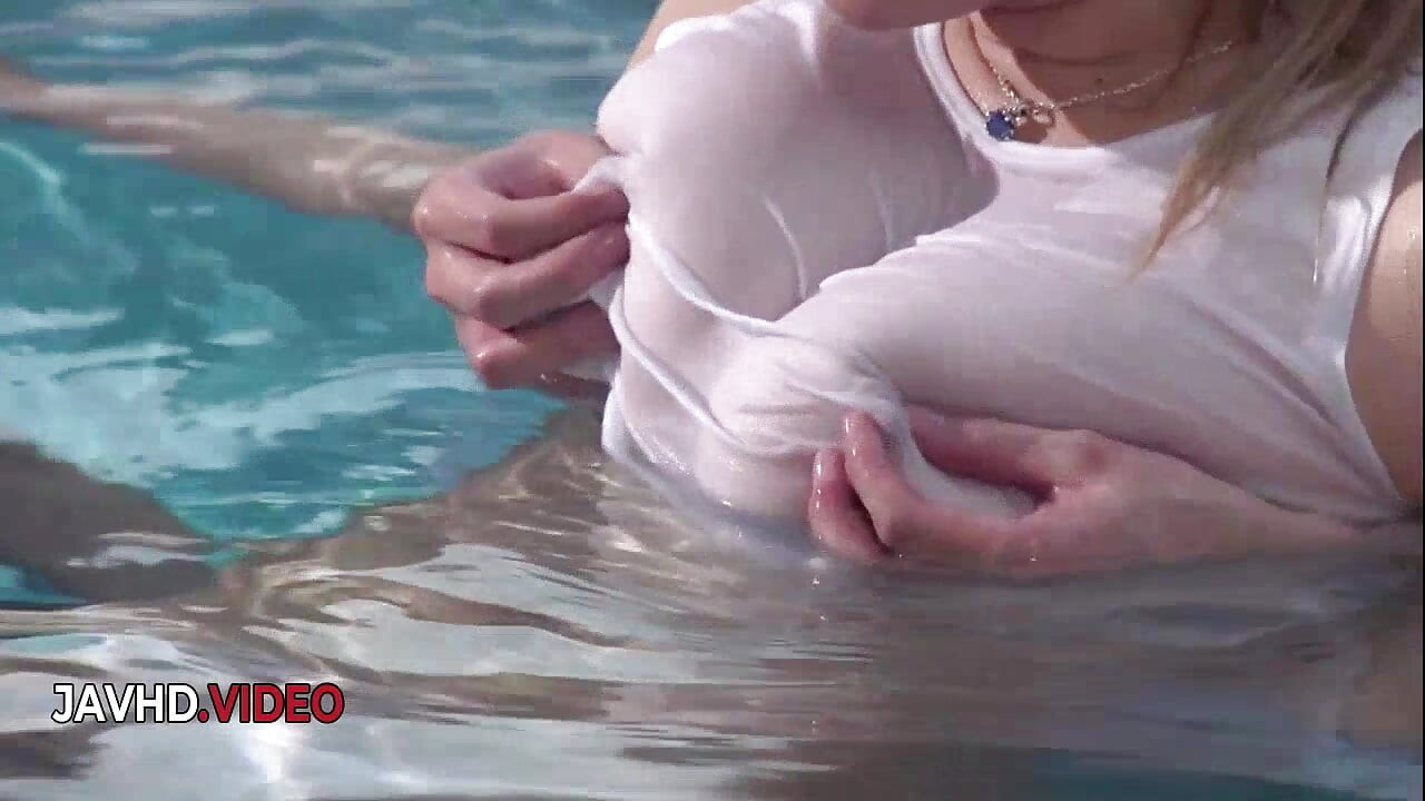 Passionate Asian Poolside Blowjob By Suzuna Komiya Ignites Desires