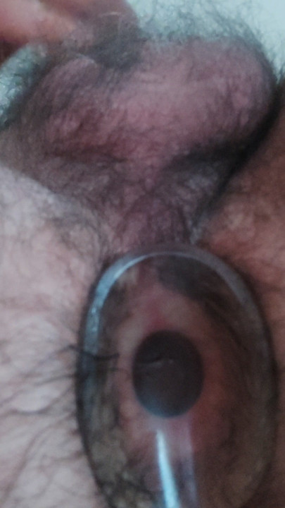 Plug anal avec gros plan sur mon cul