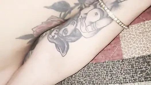 Porno yıldızı büyük yarak emiyor
