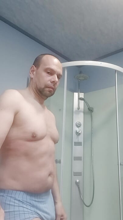 I love showing myself naked and imagining that your wife is fingering herself while looking at me