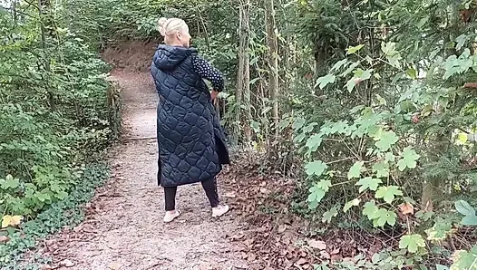 Schöne Blonde Reife Ehefrau Genießt Sex in Heels