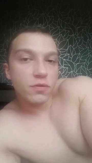 Junge, der verspricht, zu lutschen