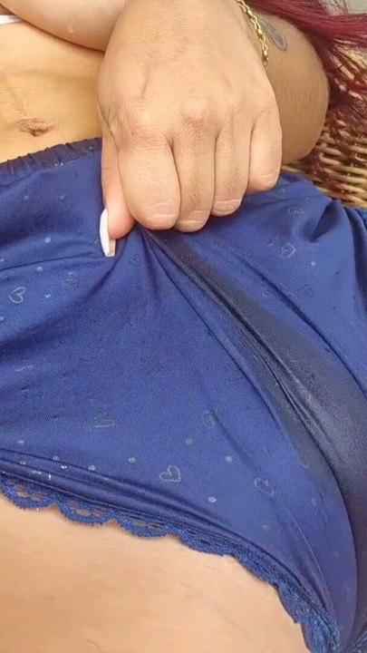 Masseer het poesje totdat ze een orgasme heeft - anale plug - Solo vrouwelijke masturbatie | Clip 1