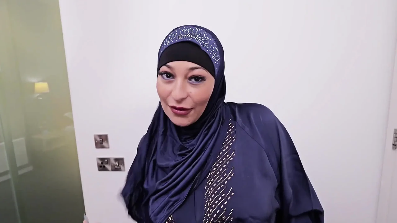 Hijabiwedding Guest Wants a Quickie Whilst Husband Is Away