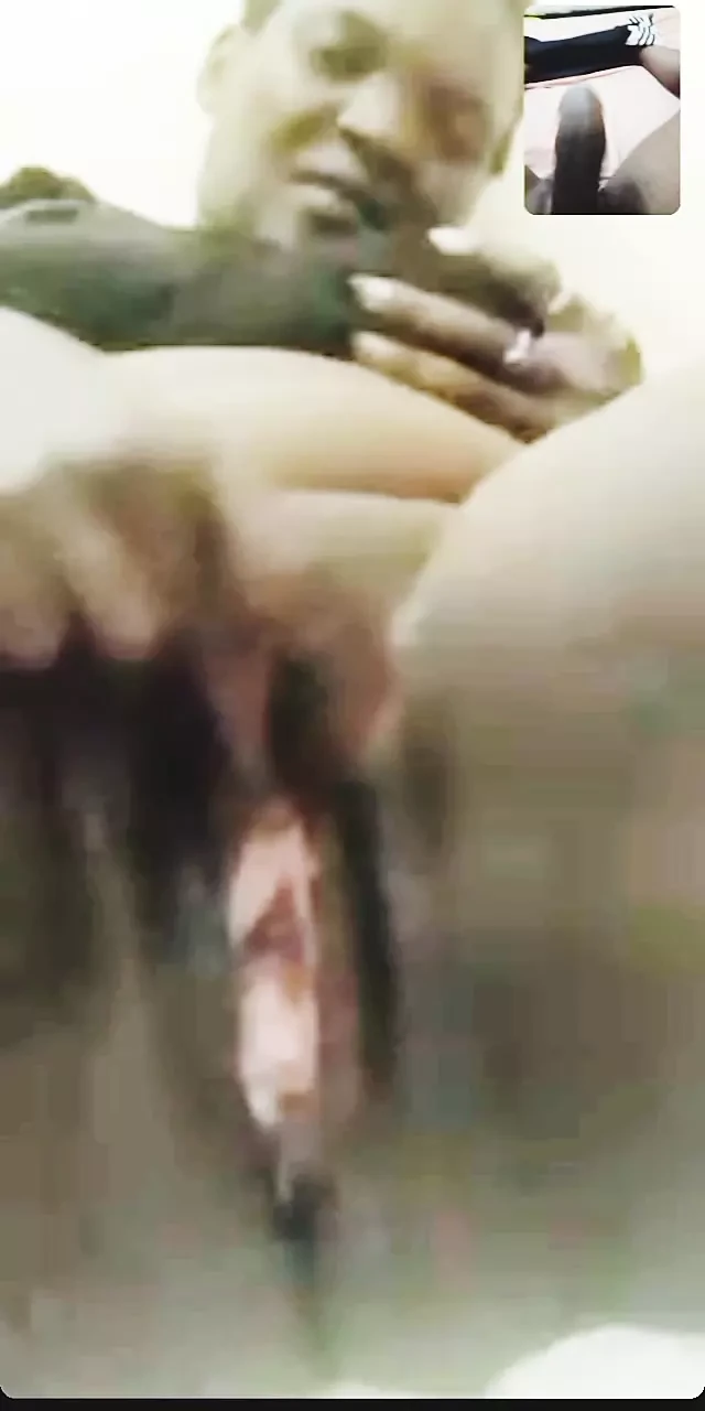ついに彼女は絶頂し、相互のオナニーからオーガズム