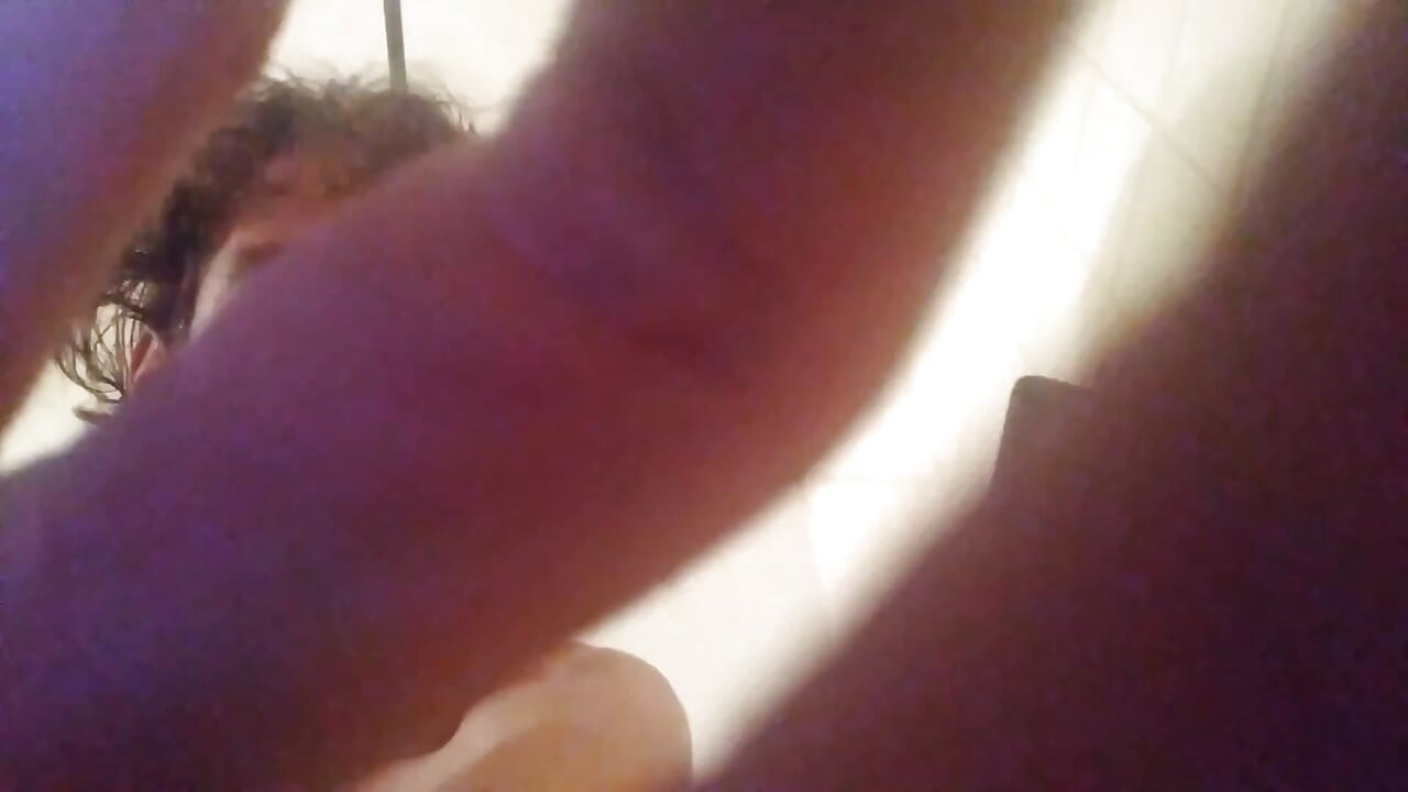 Pisse sur mes pieds et mon trou du chat ; Flatulences