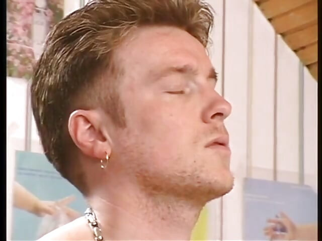 Voluptuous horny girl wants her juicy pussy to get bang in her bed