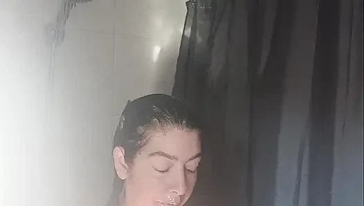 Мокрая красотка