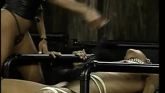 Sesi seks bondage bareng cewek jerman kulit hitam! Wajib nonton!